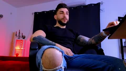 MightyAaron online show from April 28, 12:42 am