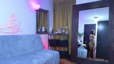 Laura online show from June 11, 10:52 pm