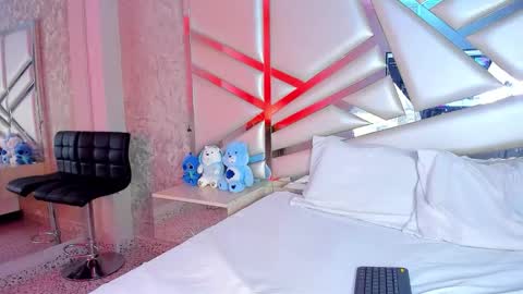 MIA 3 online show from December 18, 3:01 am