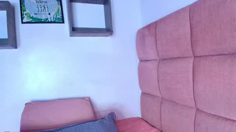 Snapshot of miia_01_ chatting on September 10, 11:54 am Mia online show from September 10, 11:54 am