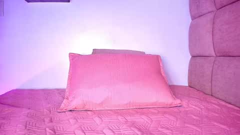 Snapshot of miia_01_ chatting on September 20, 11:55 am Mia online show from September 20, 11:55 am