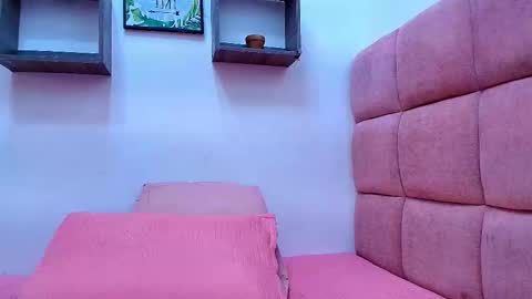 Snapshot of miia_01_ chatting on September 21, 11:56 am Mia online show from September 21, 11:56 am