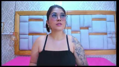 Snapshot of miia_01_ chatting on November 2, 12:07 pm Mia online show from November 2, 12:07 pm