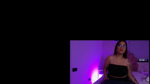 Snapshot of miia_01_ chatting on November 7, 11:54 am Mia online show from November 7, 11:54 am