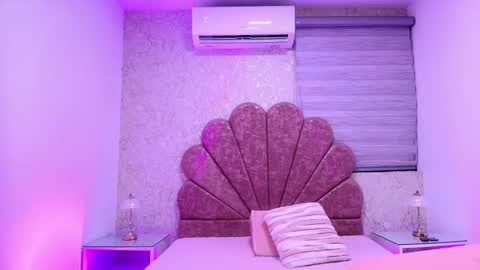 Snapshot of miia_01_ chatting on December 3, 11:52 am Mia online show from December 3, 11:52 am