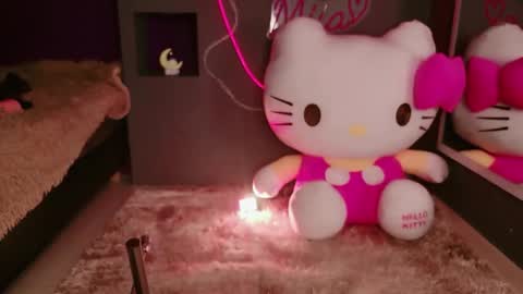 Snapshot of miia__baker chatting on June 2, 12:07 pm online show from June 2, 12:07 pm