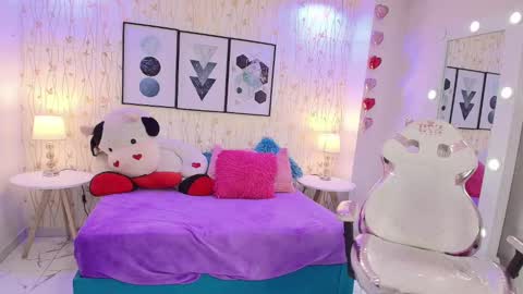 Snapshot of miia_bela chatting on December 1, 4:29 pm Miia online show from December 1, 4:29 pm