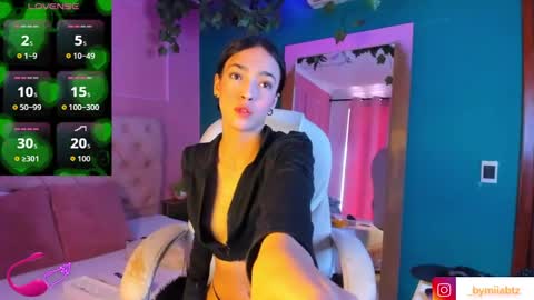 Snapshot of miia_bratz chatting on October 7, 8:06 pm miia_bratz online show from October 7, 8:06 pm