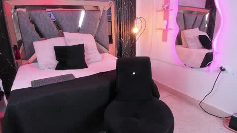 miia_deluxe_ online show from May 9, 2:06 am