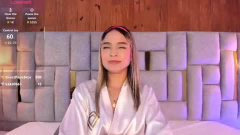 Mia  online show from July 6, 3:03 pm