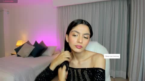 Mia online show from December 31, 3:45 am