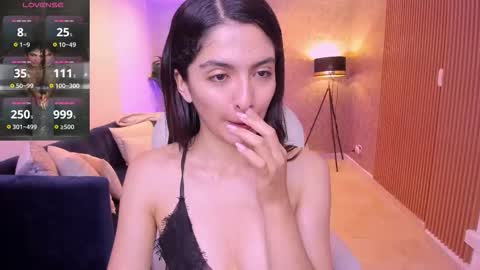 Mia online show from November 13, 11:09 am