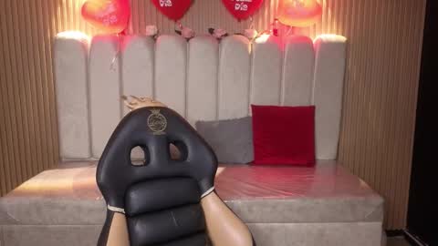 miiaa_evans1 online show from February 17, 8:15 pm