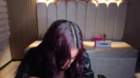 Snapshot of miiaa_evans1 chatting on July 28, 2:35 pm miiaa_evans1 online show from July 28, 2:35 pm