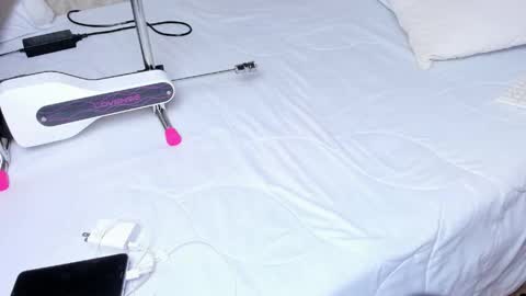 miiaa_m online show from April 26, 7:22 pm