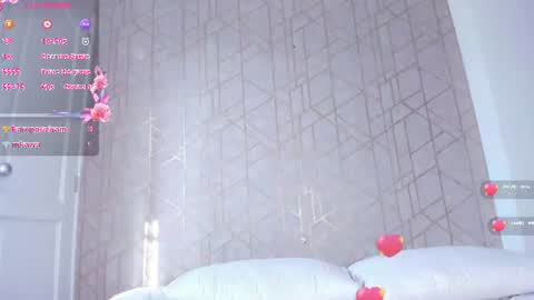 Snapshot of miiaavelvet chatting on June 24, 9:14 pm MIA online show from June 24, 9:14 pm