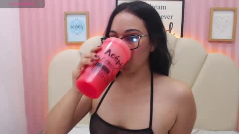 Snapshot of miichellbunny chatting on April 13, 10:37 pm miichellbunny online show from April 13, 10:37 pm