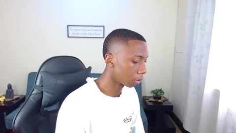 Snapshot of miiloo18 chatting on November 24, 8:41 pm Jordan online show from November 24, 8:41 pm