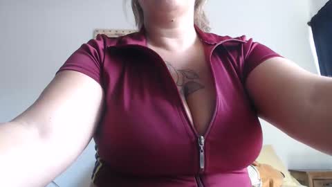 Snapshot of miilu74 chatting on January 7, 7:06 pm Miilu74 online show from January 7, 7:06 pm