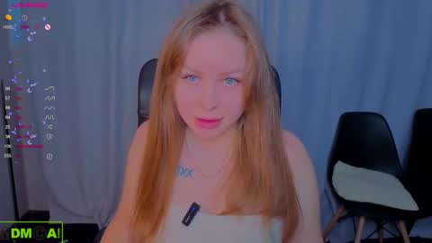 Snapshot of mika_bloom chatting on November 17, 2:17 am Mika online show from November 17, 2:17 am