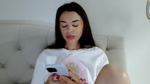 Snapshot of mika_gold7 chatting on June 7, 9:02 am Mika online show from June 7, 9:02 am
