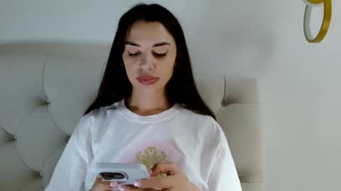 Snapshot of mika_gold7 chatting on June 7, 9:07 pm Mika online show from June 7, 9:07 pm