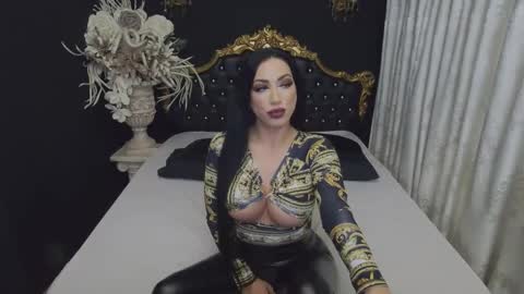 Snapshot of mikaelajensen chatting on October 17, 3:20 am Mikaela online show from October 17, 3:20 am