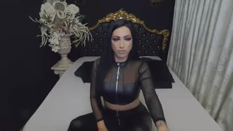 Snapshot of mikaelajensen chatting on November 6, 4:35 am Mikaela online show from November 6, 4:35 am