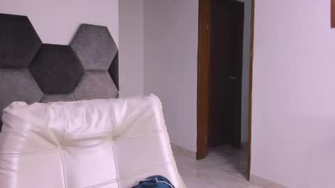 Mikaela blondie bigass online show from April 18, 7:07 pm