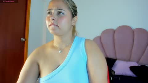 Snapshot of mikaelastonne chatting on April 23, 11:40 pm Mikaela blondie bigass online show from April 23, 11:40 pm