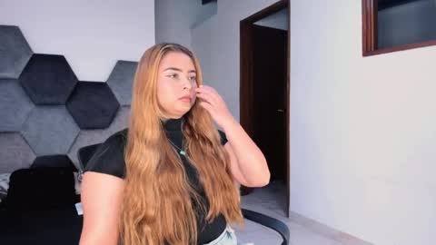 Snapshot of mikaelastonne chatting on April 27, 7:01 pm Mikaela blondie bigass online show from April 27, 7:01 pm