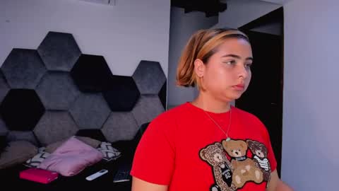 Snapshot of mikaelastonne chatting on April 30, 11:09 pm Mikaela blondie bigass online show from April 30, 11:09 pm