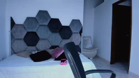 Snapshot of mikaelastonne chatting on May 1, 6:56 pm Mikaela blondie bigass online show from May 1, 6:56 pm