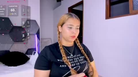Snapshot of mikaelastonne chatting on May 4, 6:59 pm Mikaela blondie bigass online show from May 4, 6:59 pm