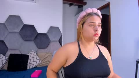 Snapshot of mikaelastonne chatting on May 12, 7:55 pm Mikaela blondie bigass online show from May 12, 7:55 pm