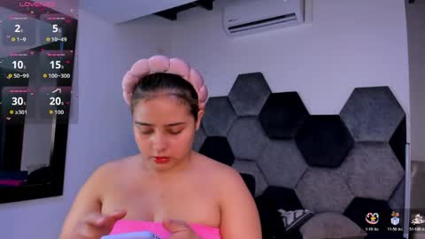 Snapshot of mikaelastonne chatting on May 13, 7:11 pm Mikaela blondie bigass online show from May 13, 7:11 pm