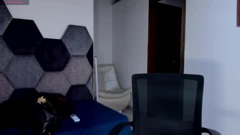 Snapshot of mikaelastonne chatting on May 17, 5:31 pm Mikaela blondie bigass online show from May 17, 5:31 pm