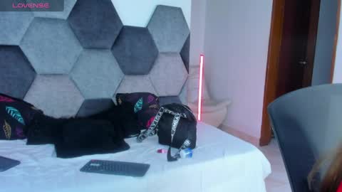 Snapshot of mikaelastonne chatting on May 23, 7:29 pm Mikaela blondie bigass online show from May 23, 7:29 pm