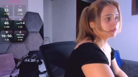 Snapshot of mikaelastonne chatting on June 5, 7:30 pm Mikaela blondie bigass online show from June 5, 7:30 pm