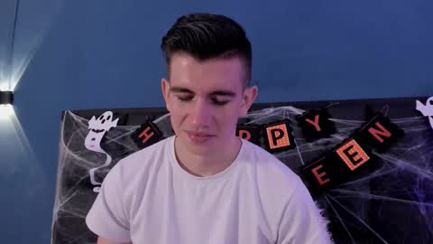 Snapshot of mikaelslow chatting on October 22, 4:24 am mikael online show from October 22, 4:24 am