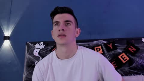 Snapshot of mikaelslow chatting on October 25, 4:42 am mikael online show from October 25, 4:42 am