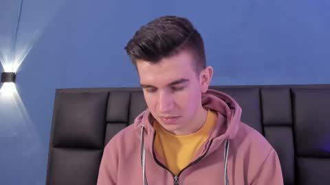 Snapshot of mikaelslow chatting on November 15, 4:32 am mikael online show from November 15, 4:32 am