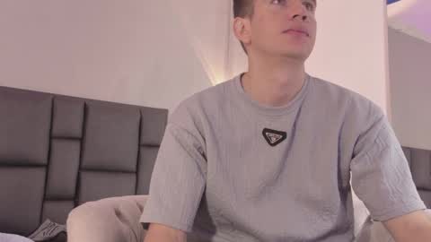 Snapshot of mikaelslow chatting on June 9, 4:13 am mikael online show from June 9, 4:13 am