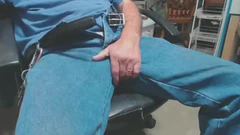 Snapshot of mike694fun chatting on December 24, 7:33 pm mike694fun online show from December 24, 7:33 pm