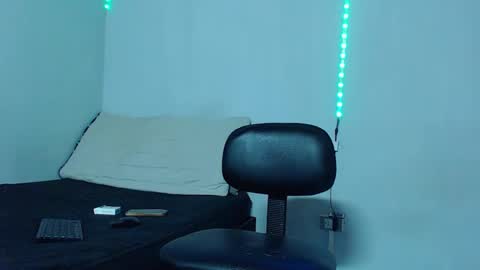 Mike IMDEPENDIENT MODEL online show from February 17, 6:59 pm