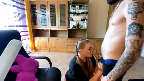 Snapshot of mike_and_anna_ chatting on June 26, 11:47 am Mike and anna online show from June 26, 11:47 am