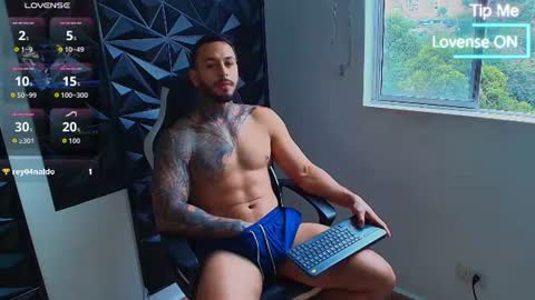 Snapshot of mike_belle chatting on July 9, 3:16 pm Mike Belle online show from July 9, 3:16 pm