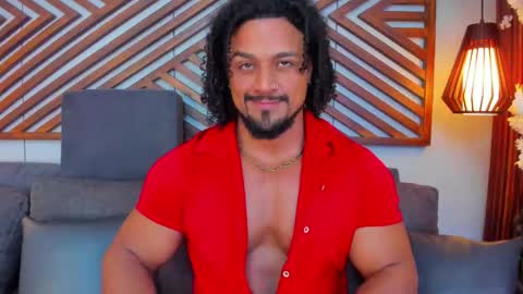 Snapshot of mike_estevess chatting on May 30, 6:21 am online show from May 30, 6:21 am