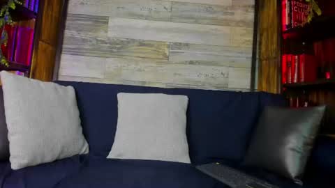   online show from August 3, 9:04 am