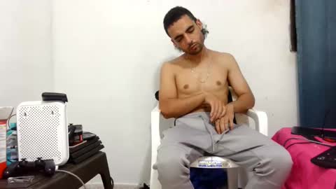 Snapshot of mike_leonrey22 chatting on November 25, 12:10 am mike_leonrey22 online show from November 25, 12:10 am